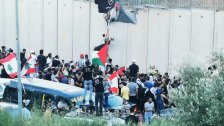 إصابة متظاهر فلسطيني ثان بجروح عند حدود كفركلا بعد إطلاق النار عليه أثناء رفعه الأعلام الفلسطينية على الجدار الإسمنتي