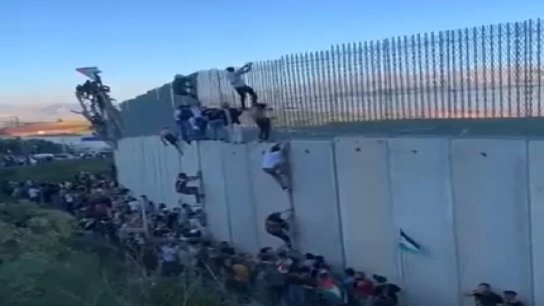 فيديو متداول لأشخاص يتسلقون السياج الحدودي الفاصل على الحدود اللبنانية.. ولكنه قديم يعود الى ما قبل عامين