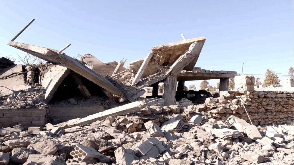 بالصور/ آثار الدمار الذي خلفته الغارة الاسرائيلية التي استهدفت منزلاً في الخيام 